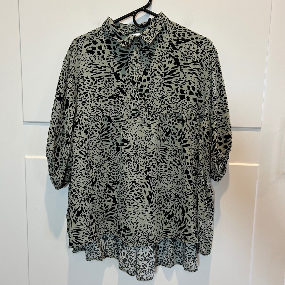Umgee USA Women's Leopard Print Tunic Shirt Button Down Collar 3/4 Sleeve Size L